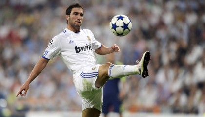 德转身价榜揭示中卫新秩序，巴萨新星库巴西8000万欧登顶，萨利巴紧随其后定义后卫价值新高度