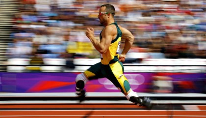 中国花样滑冰新星闪耀国际赛场，双人滑组合斩获大奖赛金牌