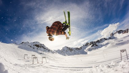 沃克前情人约会网坛新星德雷珀，英媒聚焦足坛与网坛意外交集