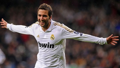 图拉姆兄弟赛场合影引争议 国际米兰拥趸不满失利后轻松氛围