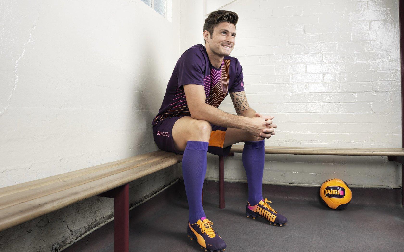 米兰TV总监专访聚焦青训成长，埃斯图皮尼安持续进步，阿莱格里激活巴尔泰萨吉引热议