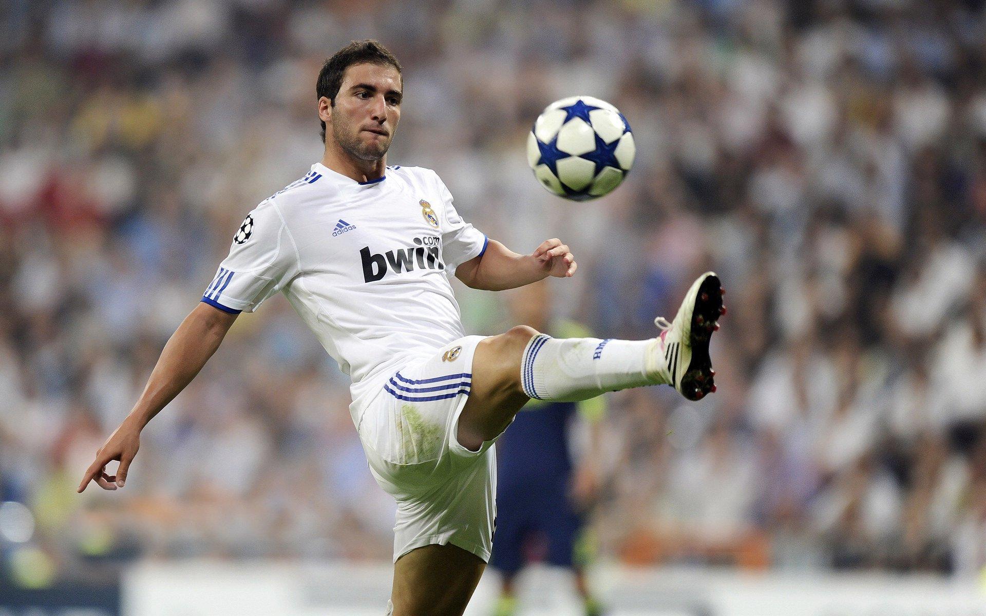 哈兰德闪耀伯纳乌，欧冠54场55球，挪威神锋自称自豪